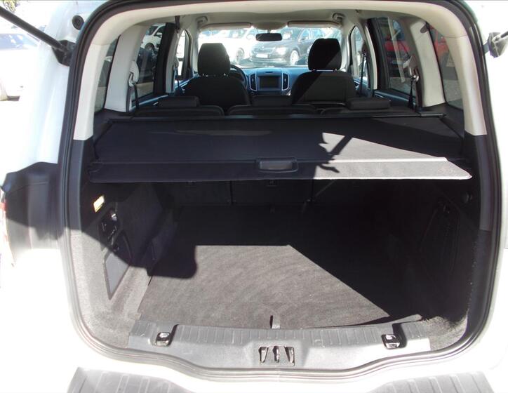 Ford Galaxy 12