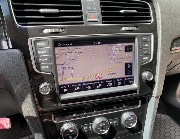 Volkswagen Golf 11