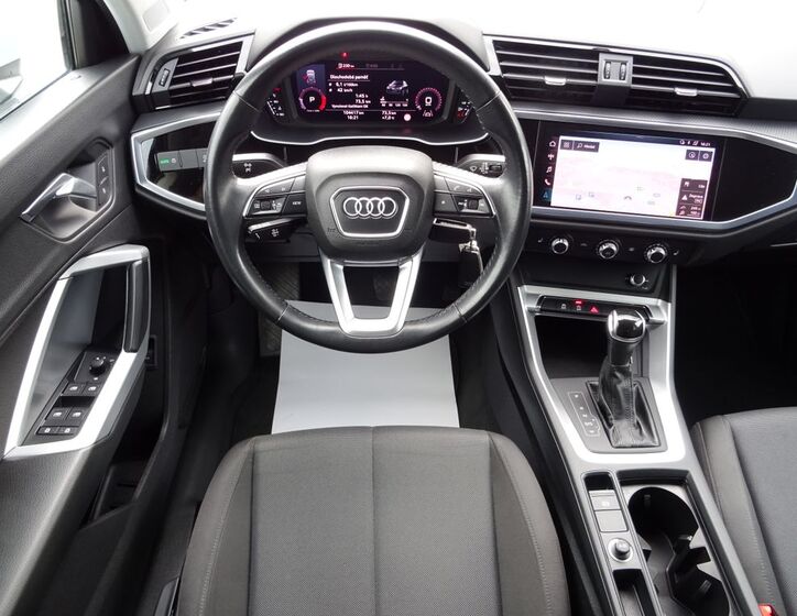 Audi Q3 7