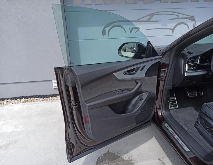 Audi Q8 24