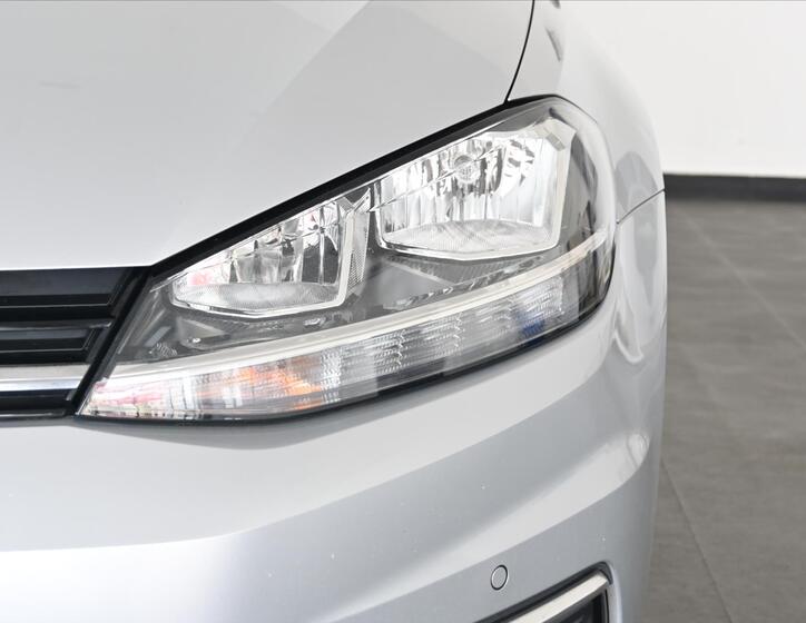 Volkswagen Golf 32