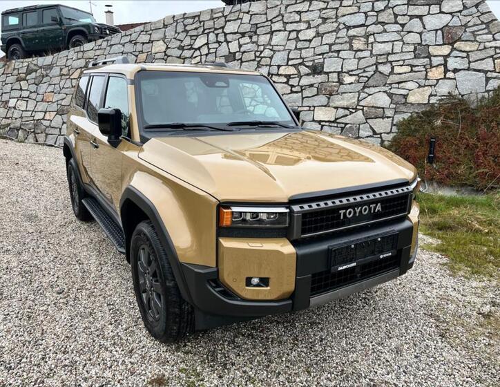 Toyota Land Cruiser 1