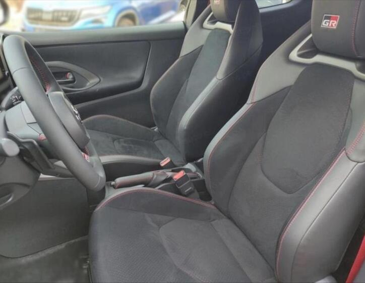 Toyota Yaris 5