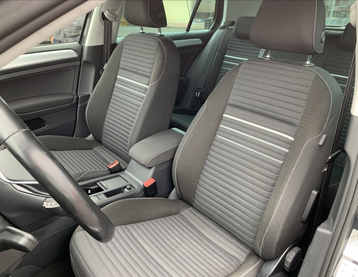 Volkswagen Golf 23