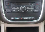 Chrysler Town & Country 27