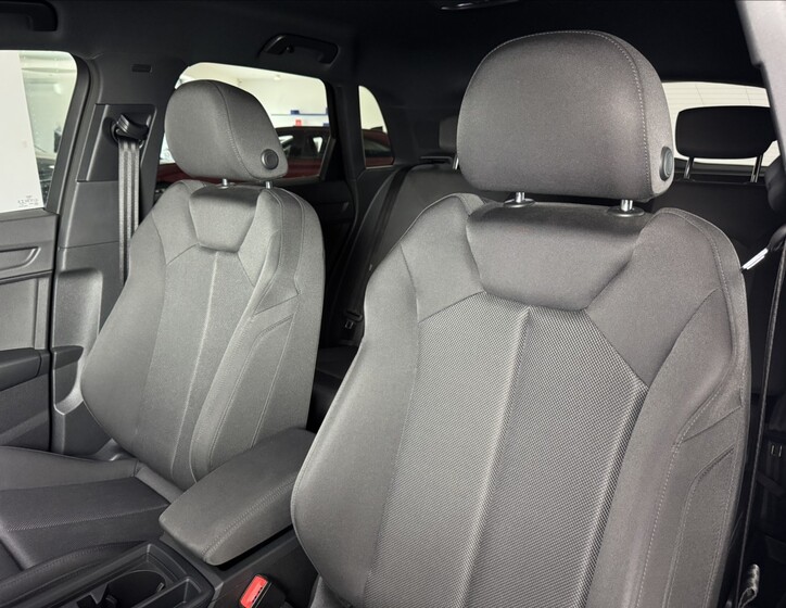 Audi Q3 24