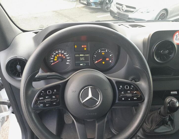 Mercedes-Benz Sprinter 10