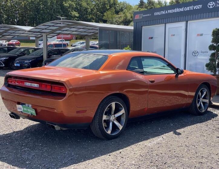 Dodge Challenger 6