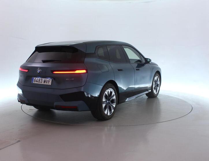 BMW iX 2