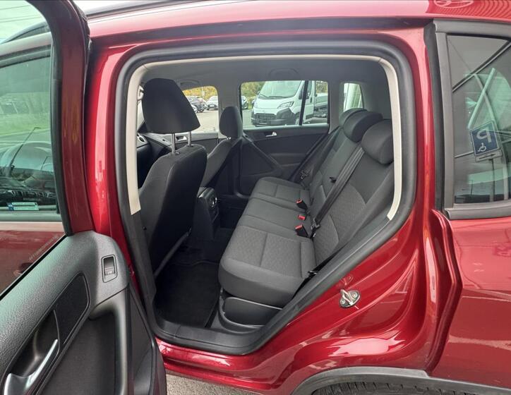 Volkswagen Tiguan 9