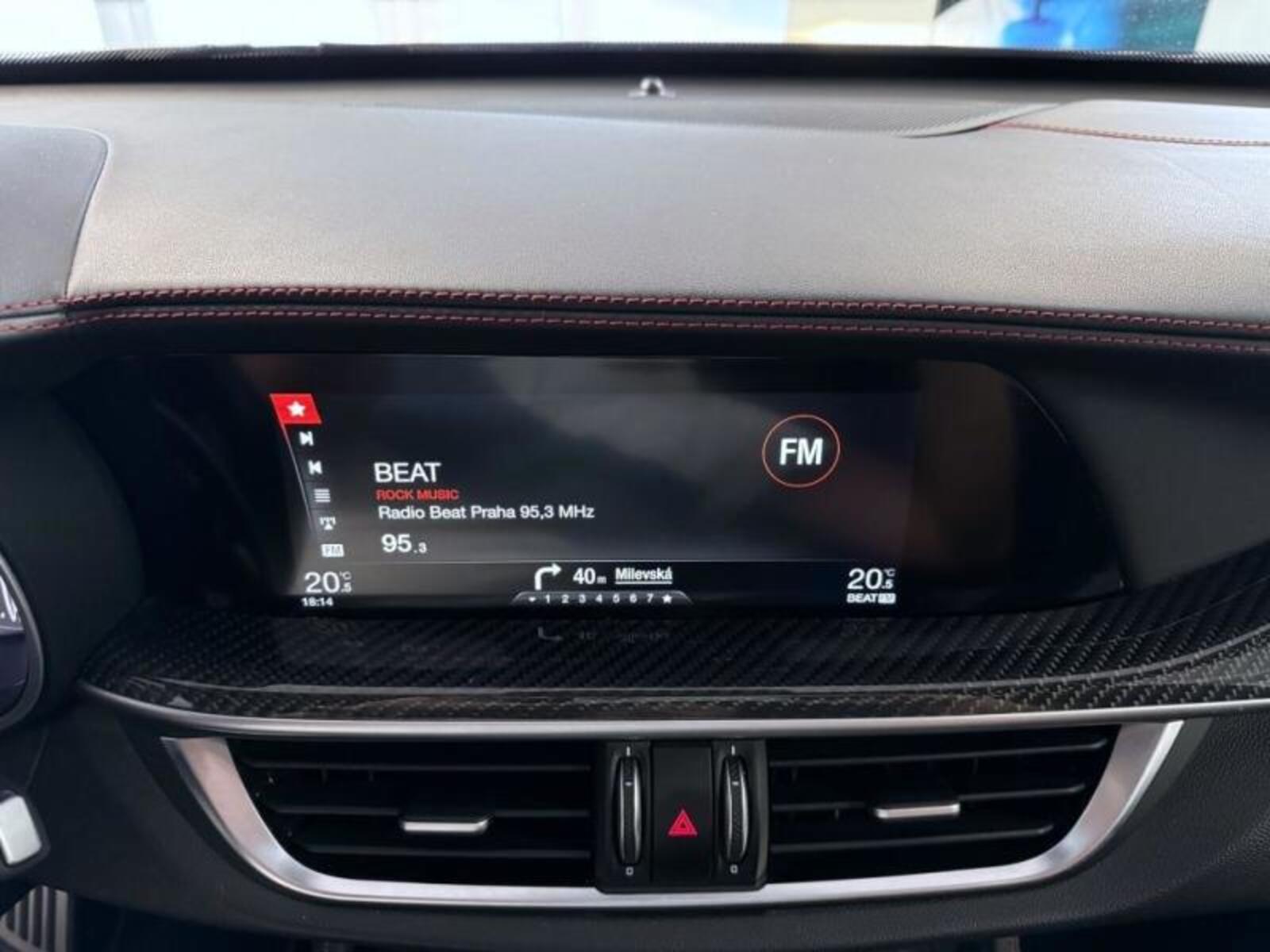Alfa Romeo Stelvio 13
