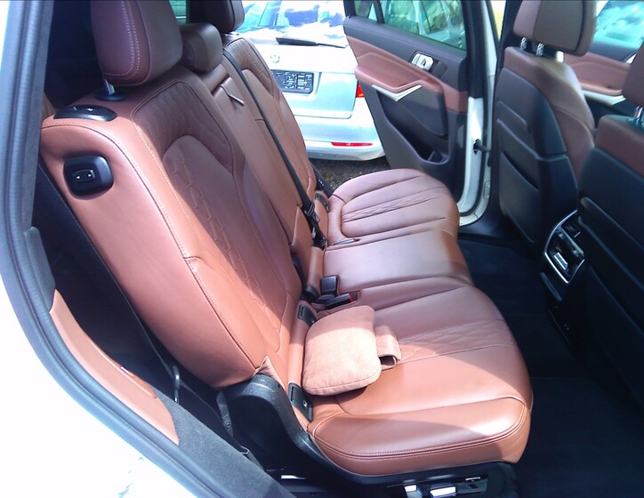 BMW X7 9