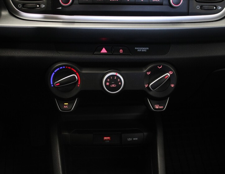KIA Rio 11