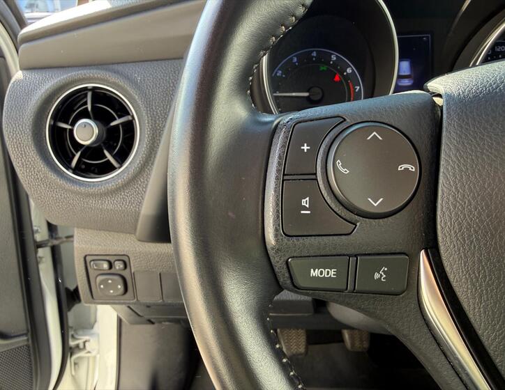 Toyota Auris 11