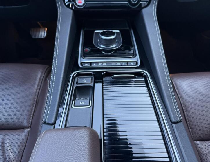 Jaguar F-Pace 24