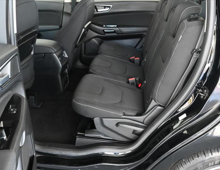 Ford S-MAX 11