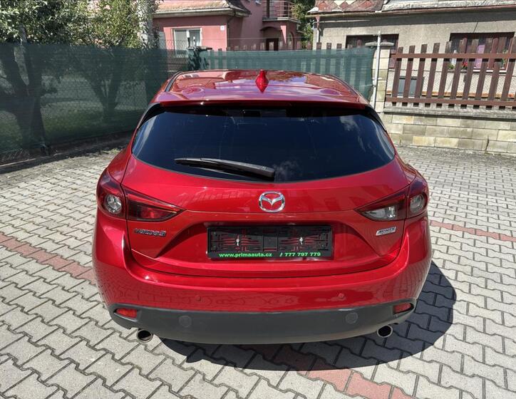 Mazda 3 4