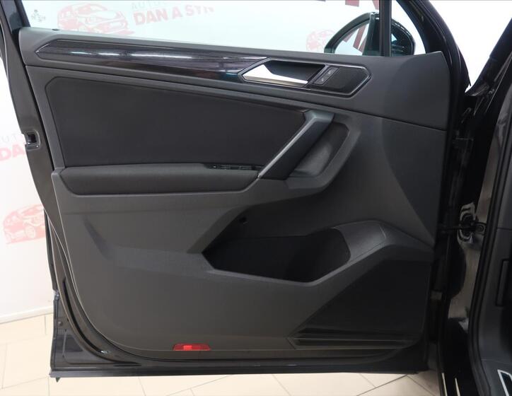 Volkswagen Tiguan 9