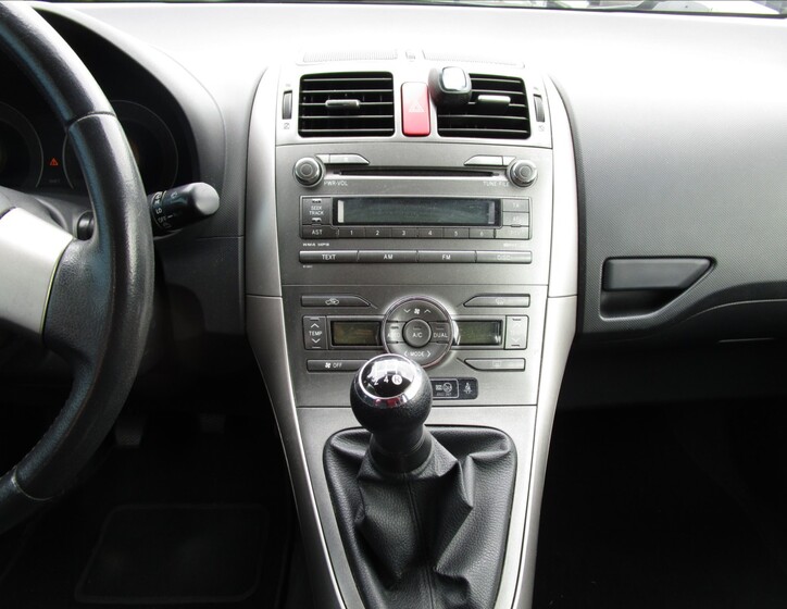 Toyota Auris 9