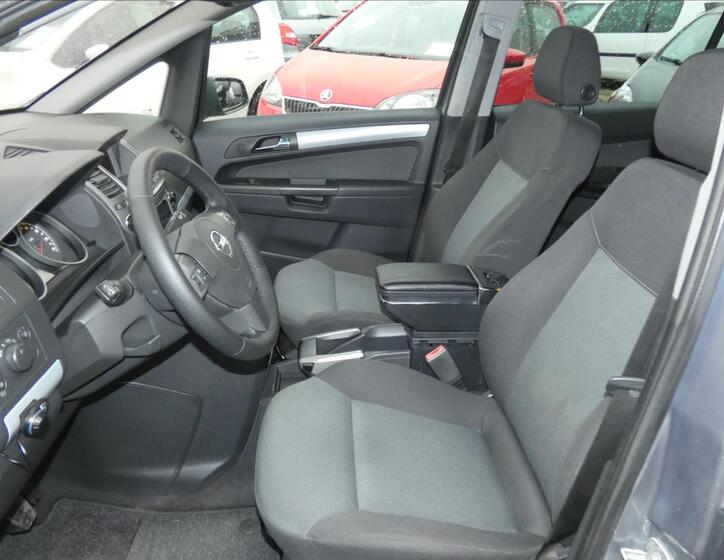 Opel Zafira 9