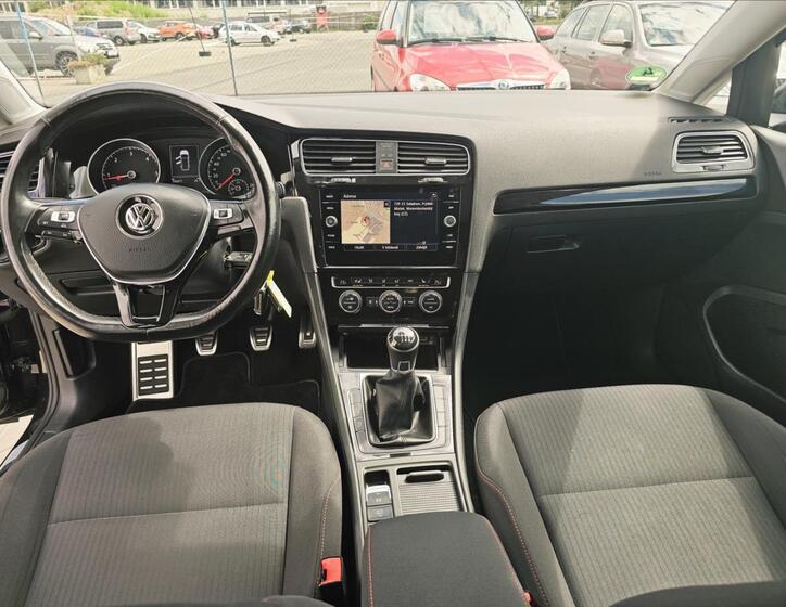 Volkswagen Golf 23