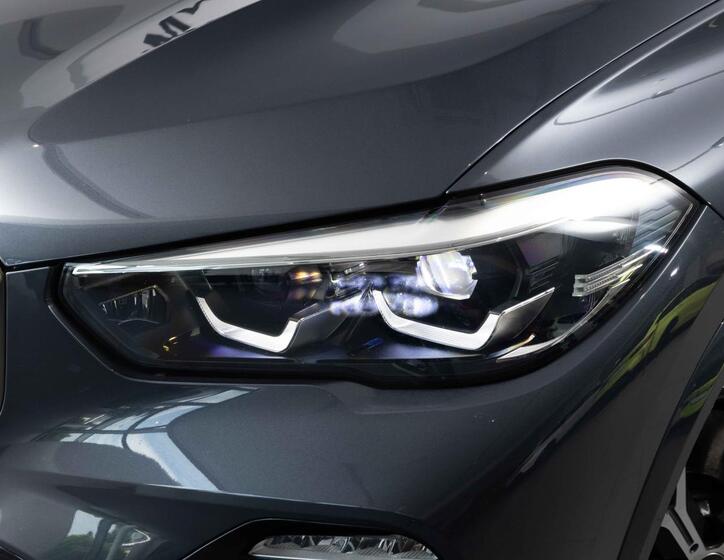 BMW X5 8