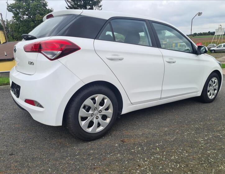 Hyundai i20 8