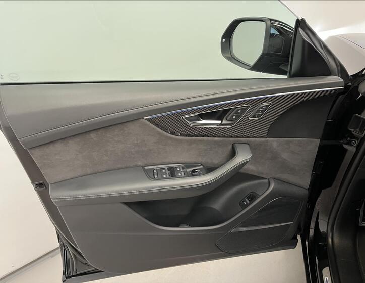 Audi SQ8 25