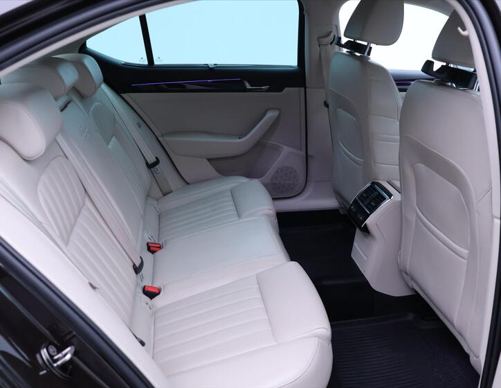Škoda Superb 14