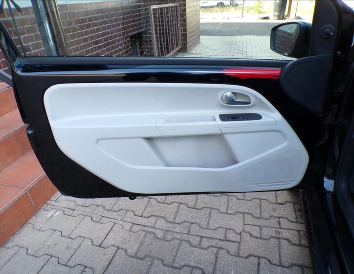 Volkswagen up! 16