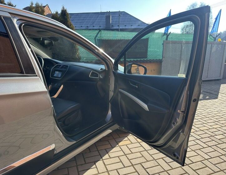 Suzuki SX4 S-Cross 30