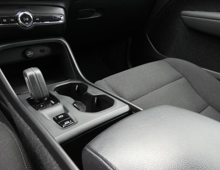 Volvo XC40 6