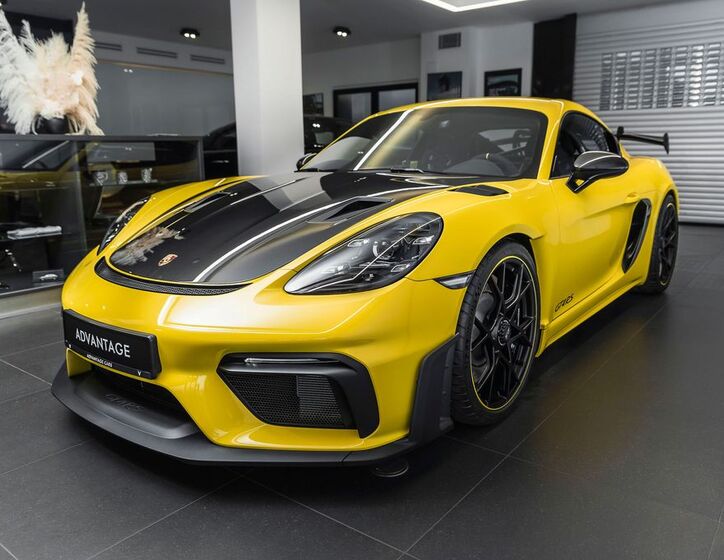 Porsche Cayman 1