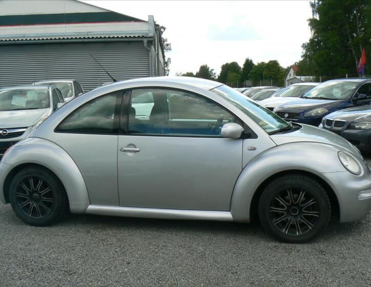 Volkswagen New Beetle 8