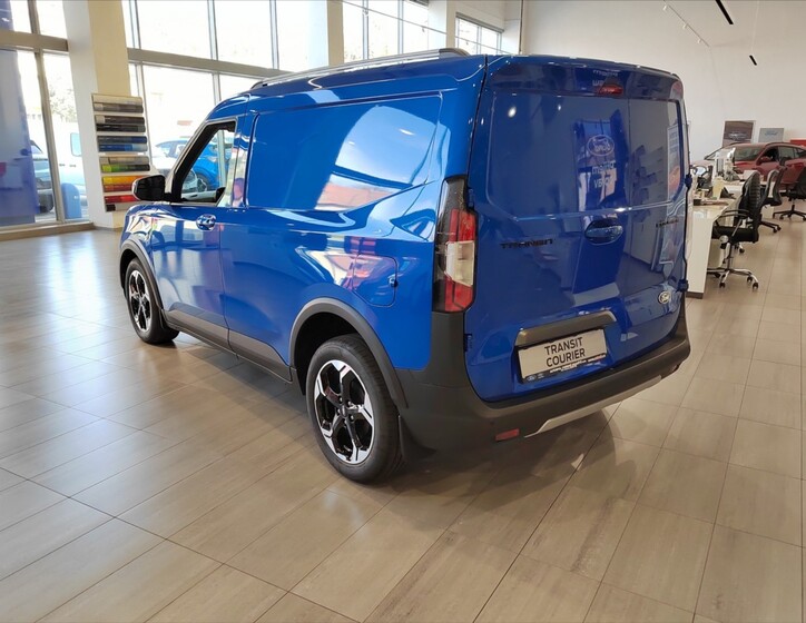 Ford Transit Courier 8