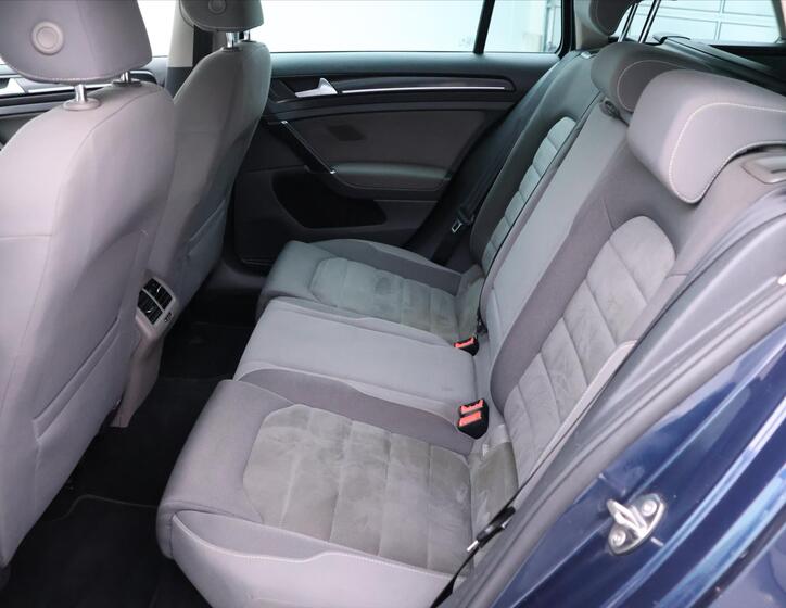 Volkswagen Golf 12
