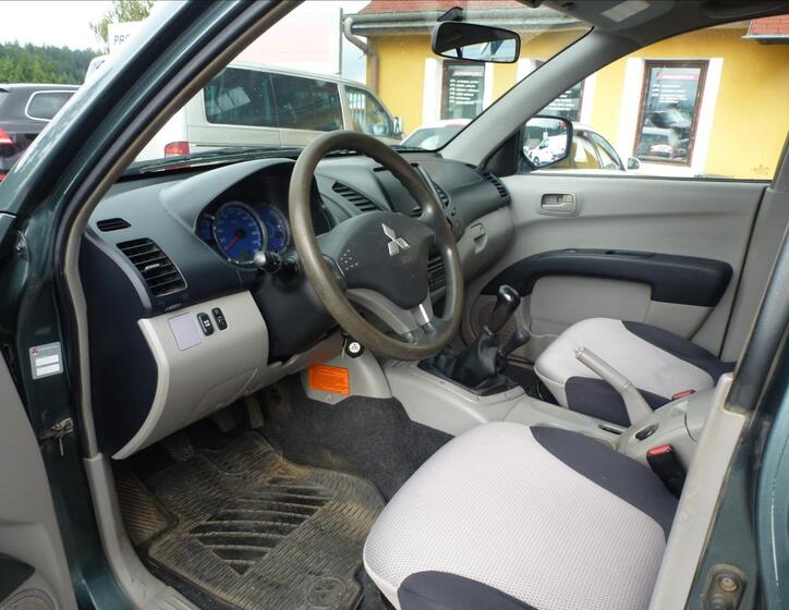 Mitsubishi L200 15