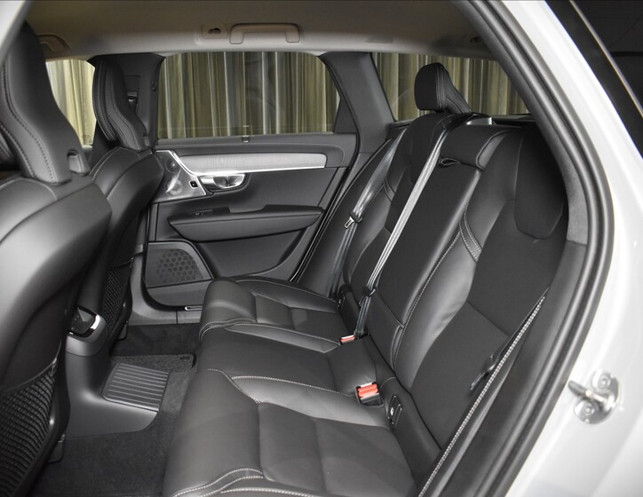 Volvo V90 25