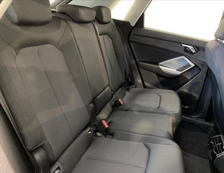 Audi Q3 7