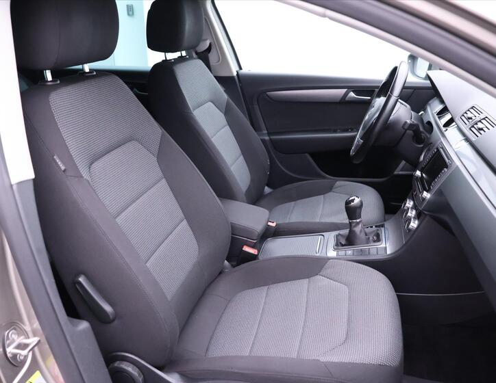 Volkswagen Passat 13