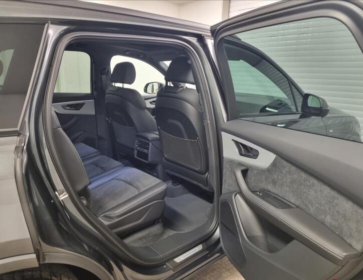 Audi Q7 15