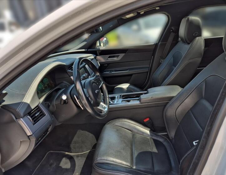 Jaguar XF 7