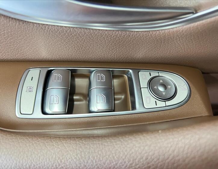 Mercedes-Benz Třídy E 27