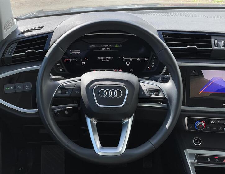 Audi Q3 8