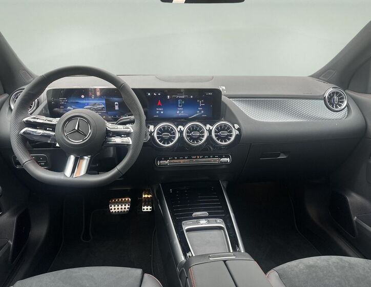 Mercedes-Benz GLA 11