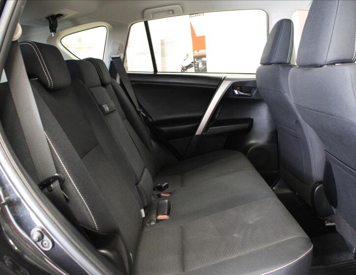 Toyota RAV4 13