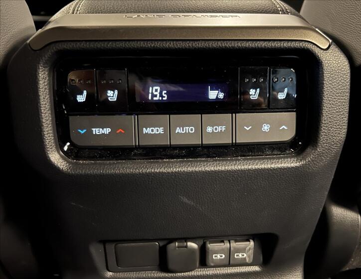 Toyota Land Cruiser 16