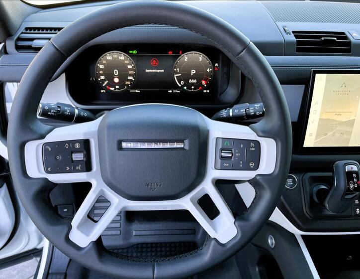 Land Rover Defender 17