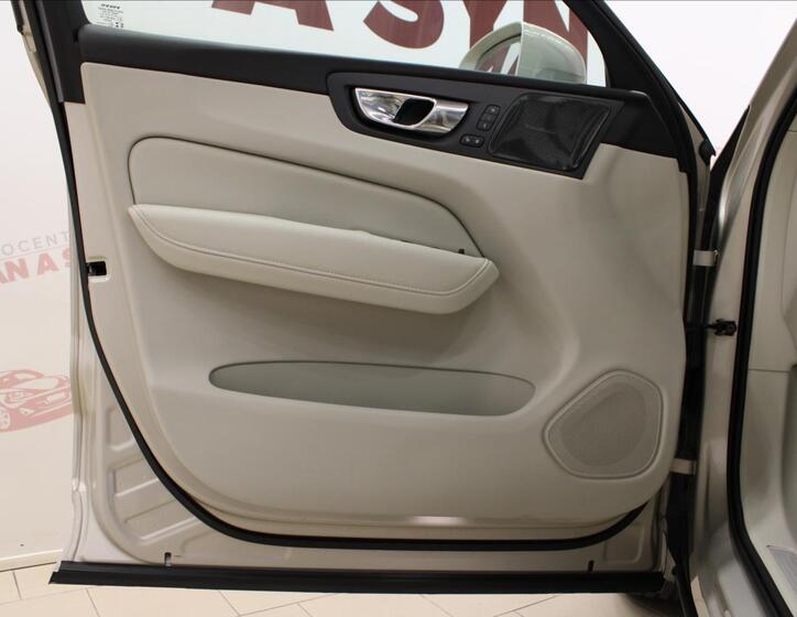 Volvo XC60 9