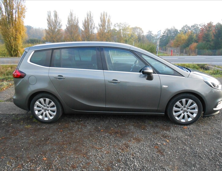 Opel Zafira 5